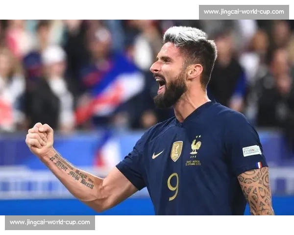 吉鲁乌龙忘带球衣门将救场,38 岁逆天神肌引爆热议