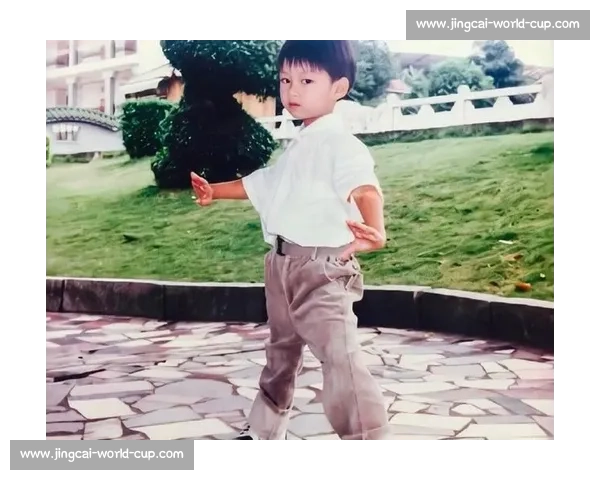 文俊辉巴黎街头武术炫技 中国功夫点燃法式热情