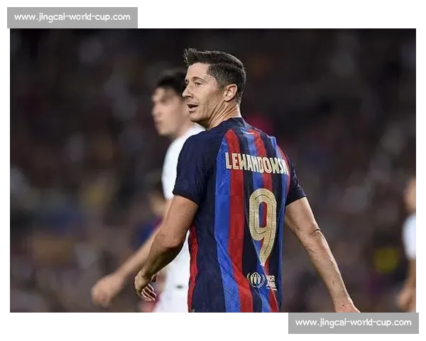 莱万创巴萨生涯收入新高！税后 1600 万欧元 + 双冠奖金成巅峰赛季